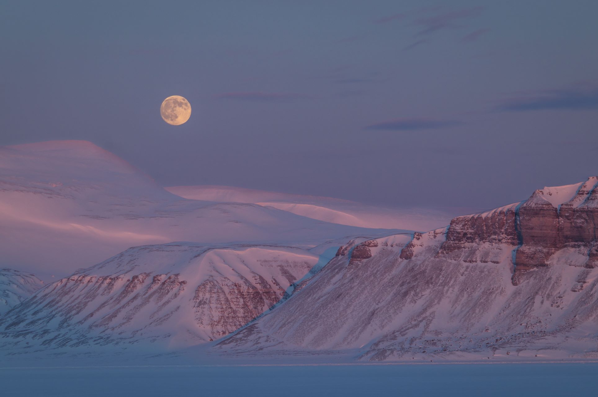 Full moon in Tempelfjorden, Svalbard