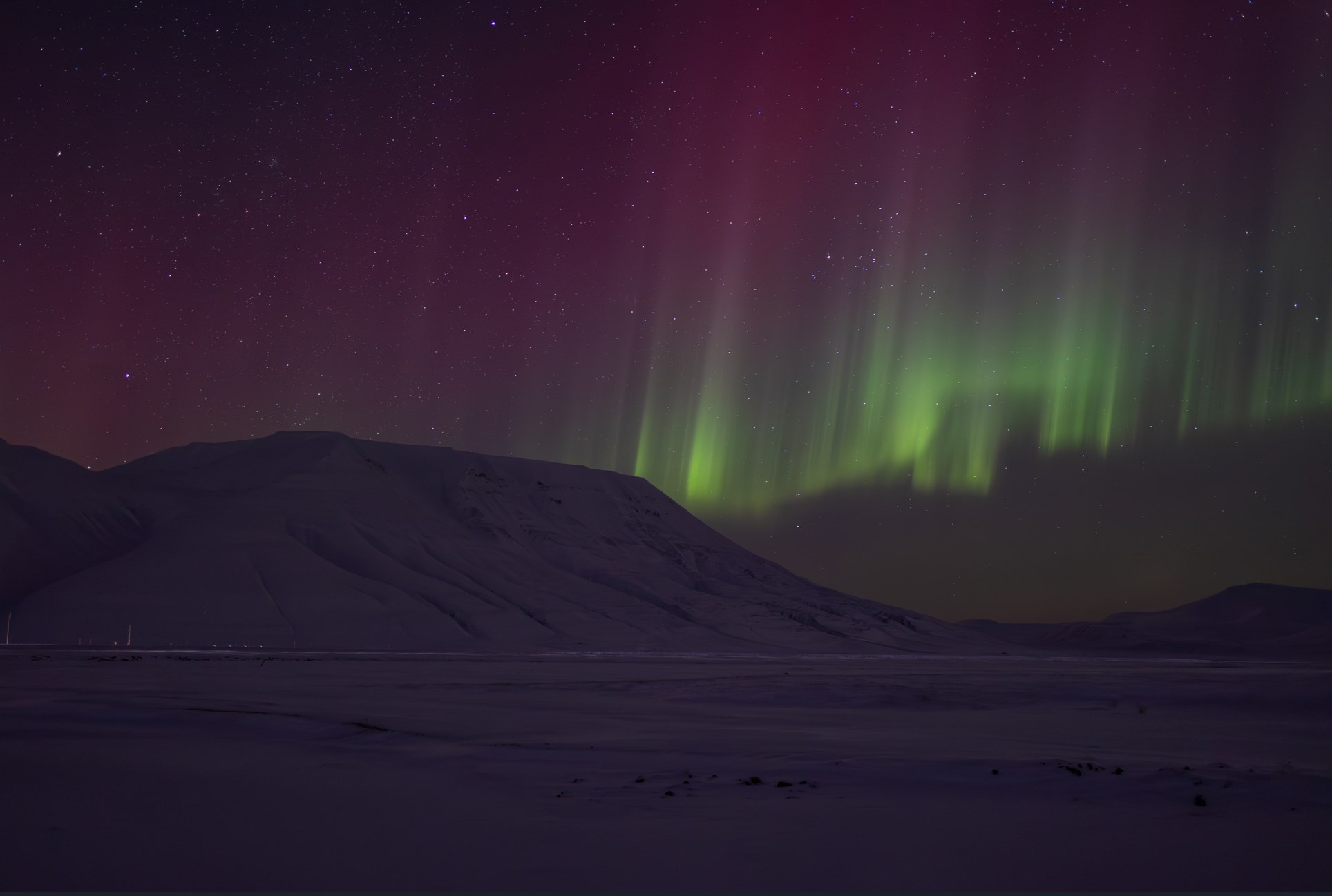 Northern lights in Adventdalen, Svalbard