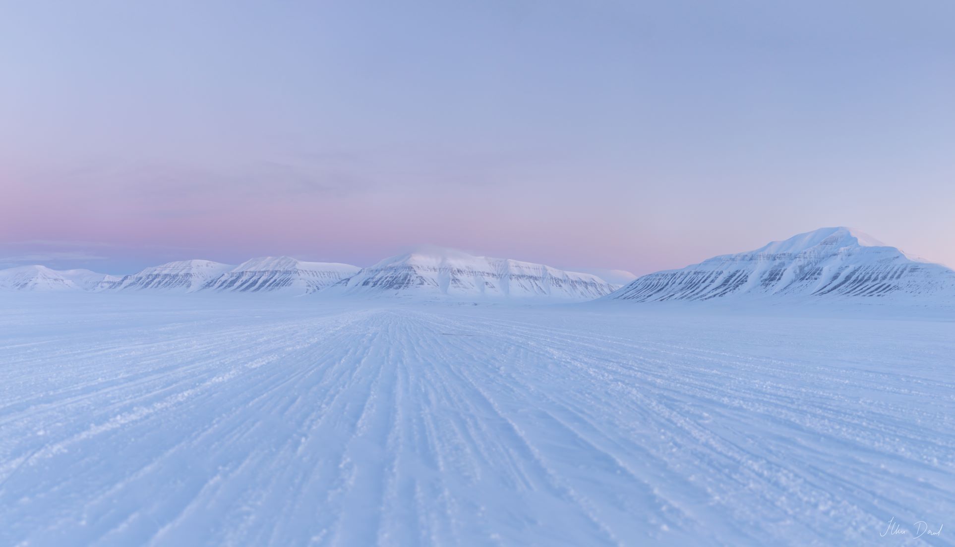 Pastel winter in Sassendalen, Svalbard