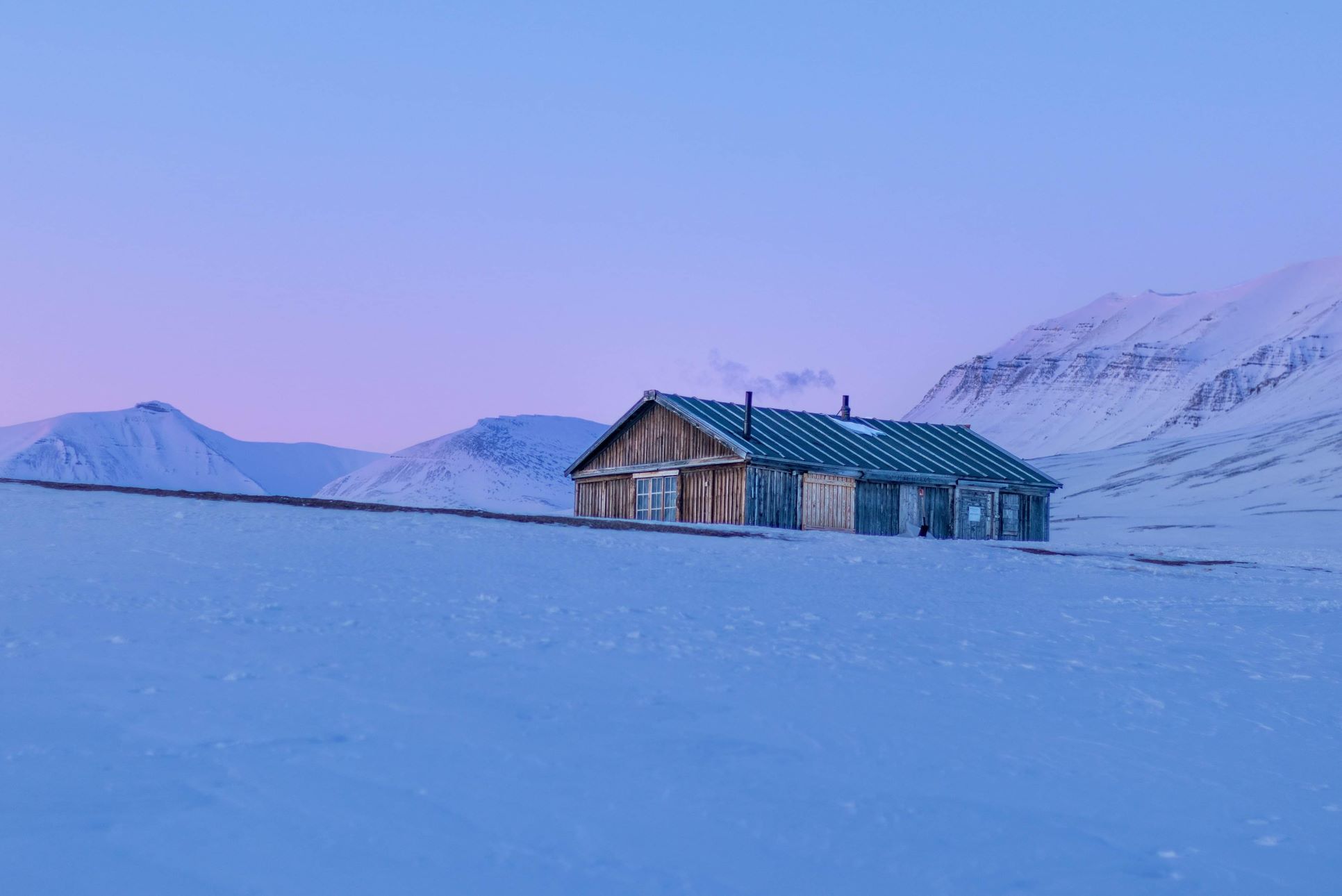 Easter evening at Skottehytta, Svalbard