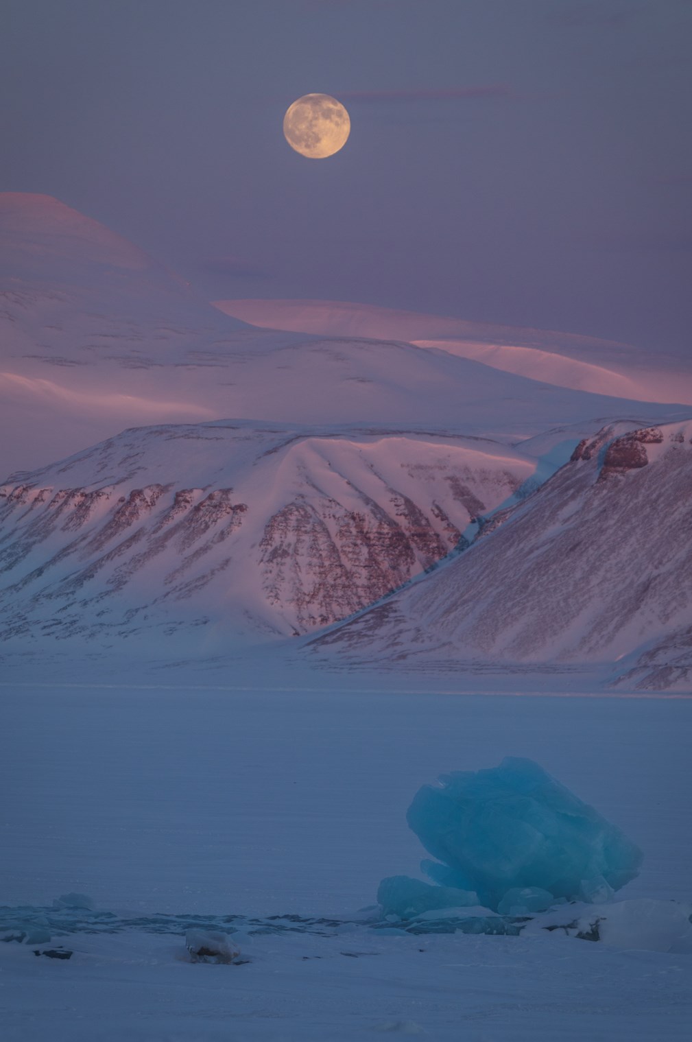 Full moon in Tempelfjorden, Svalbard